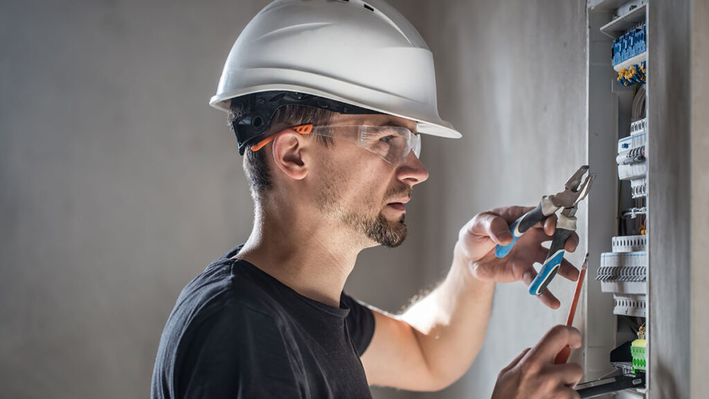 Por qué estudiar electricidad de manera virtual